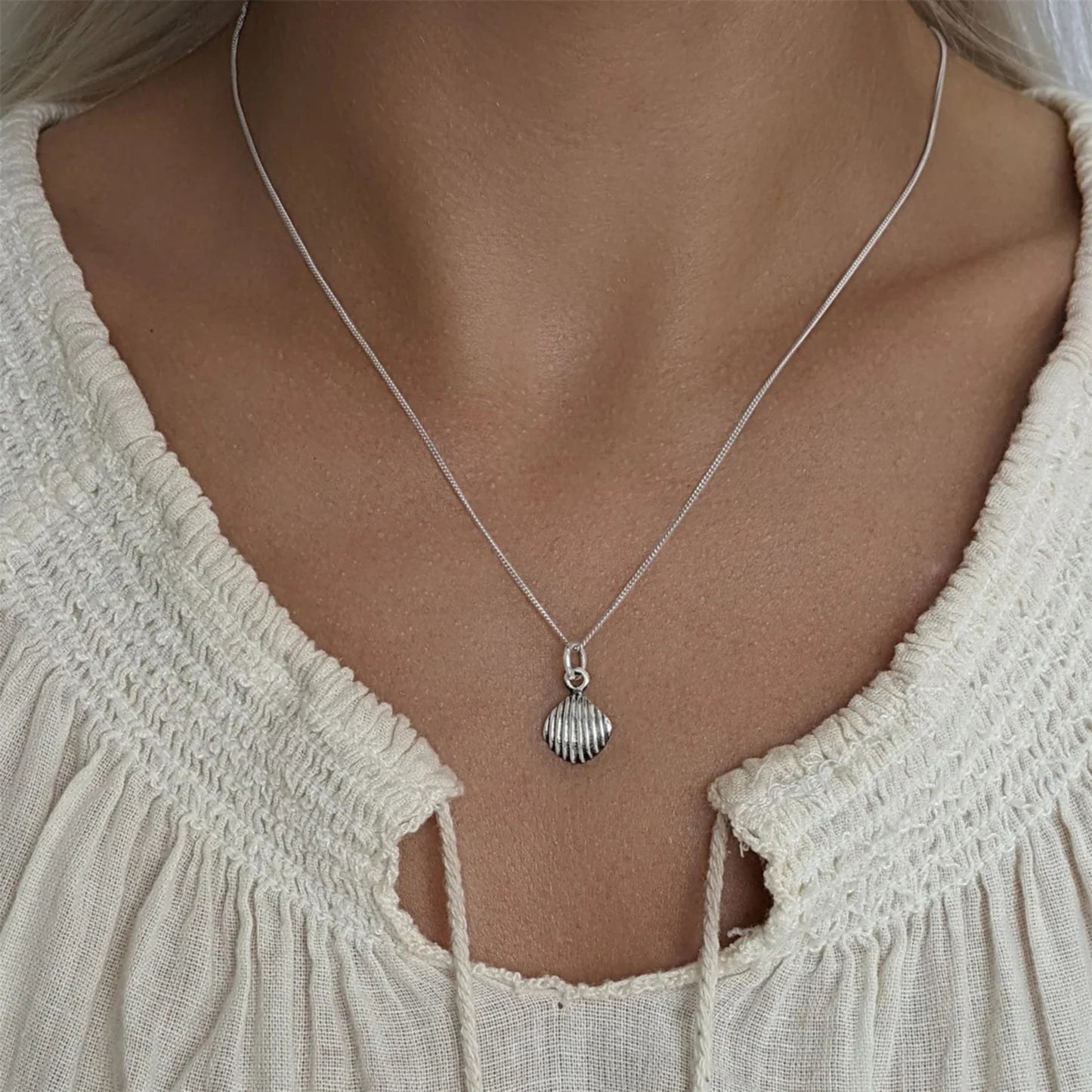 Small Oyster Locket Necklace Silver